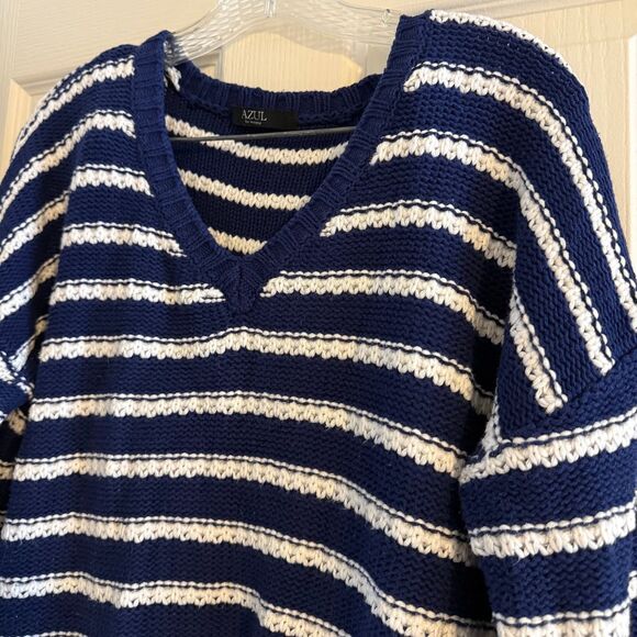 Blue Sweater - Picture 3 of 10